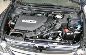小汽車發(fā)動機艙1