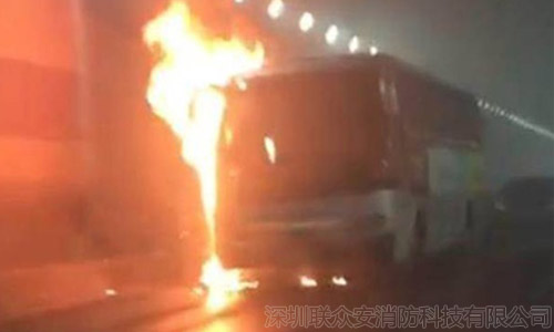 威海校車起火